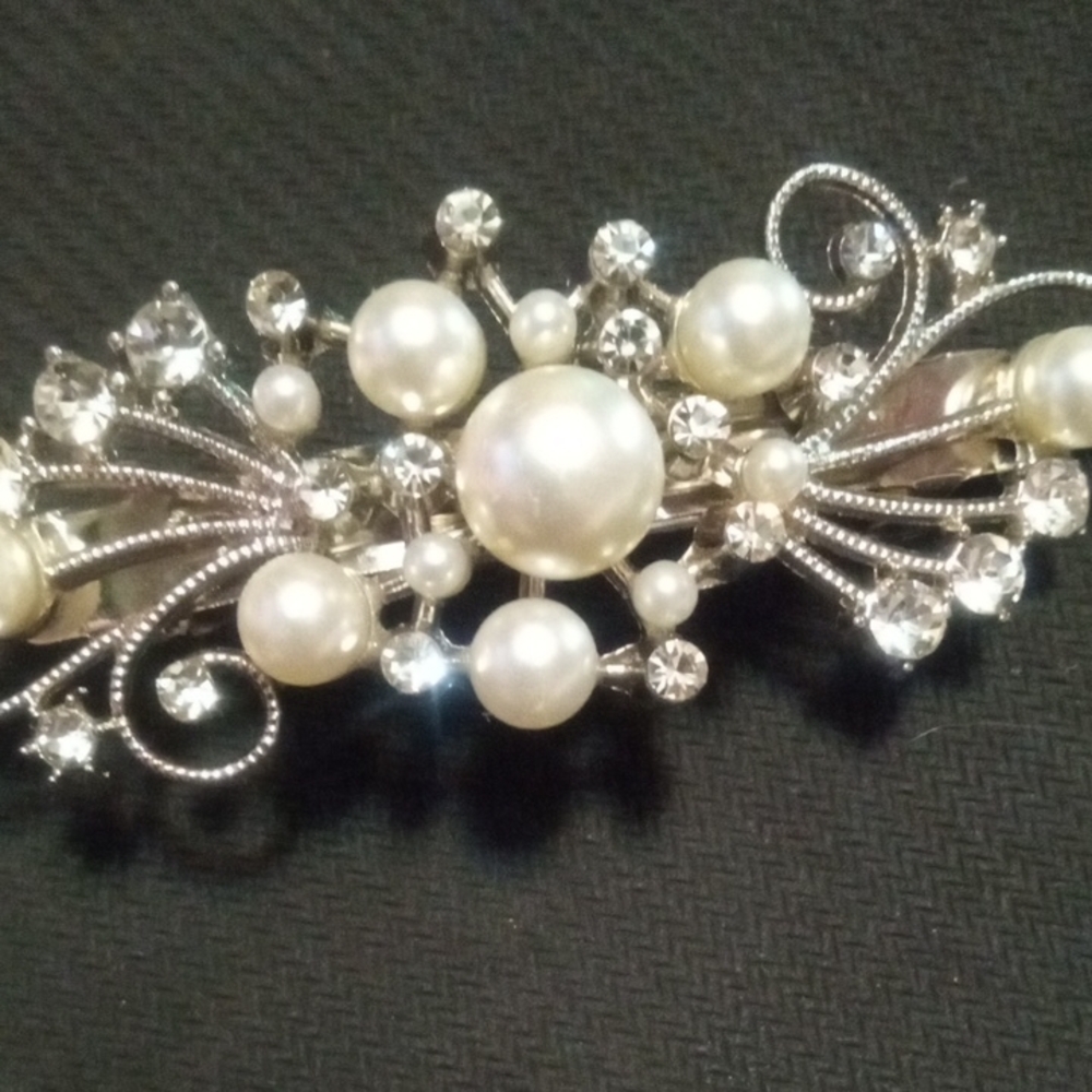 Elegant Pearl and Crystal Hair Clip Set - Picture 9 of 9